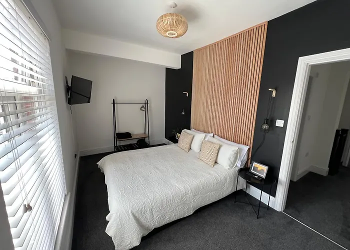 Modern 2 Bedroom Beach House